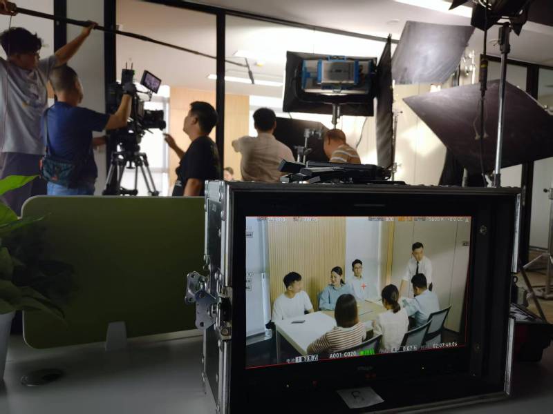 沐川县TVC拍摄公司：科技产品视觉化大师，诠释未来感与功能美学